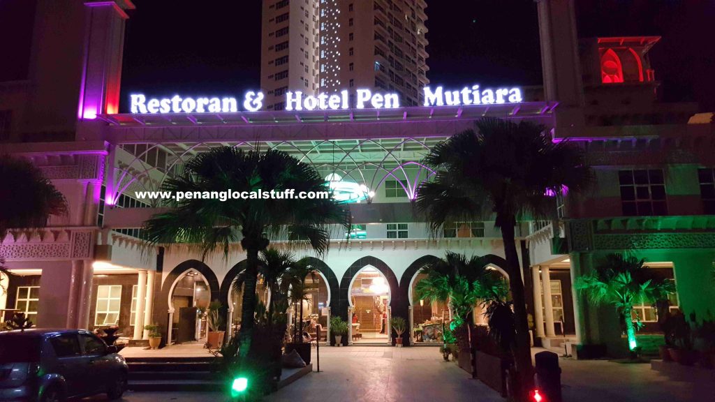 Restoran Pen Mutiara Building At Night