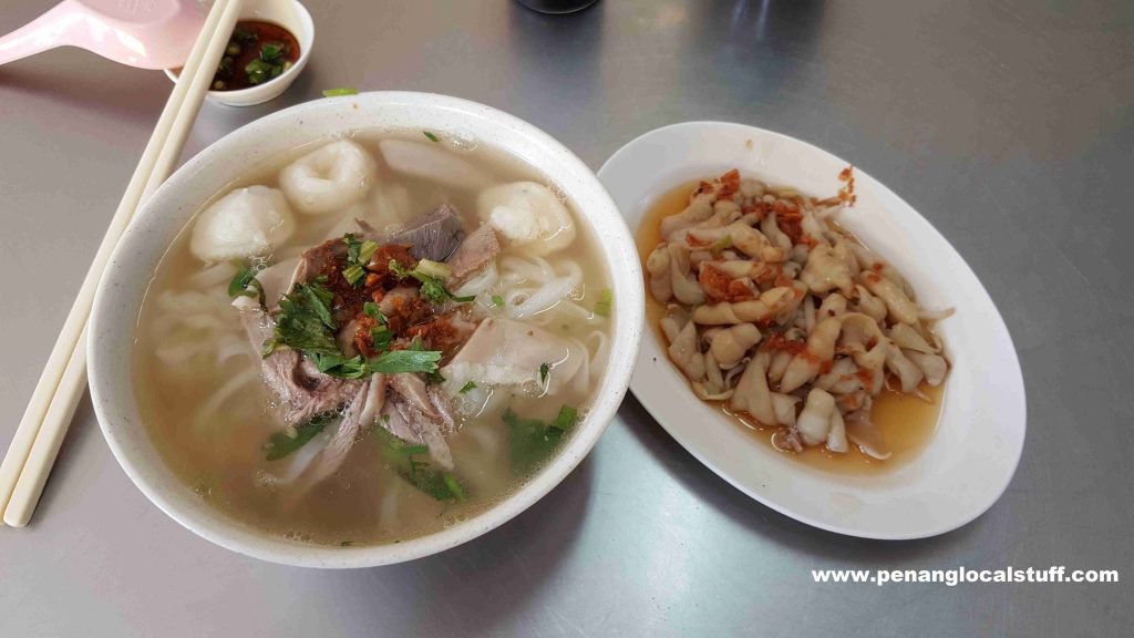 113 Duck Meat Koay Teow Th'ng And Duck Intestines