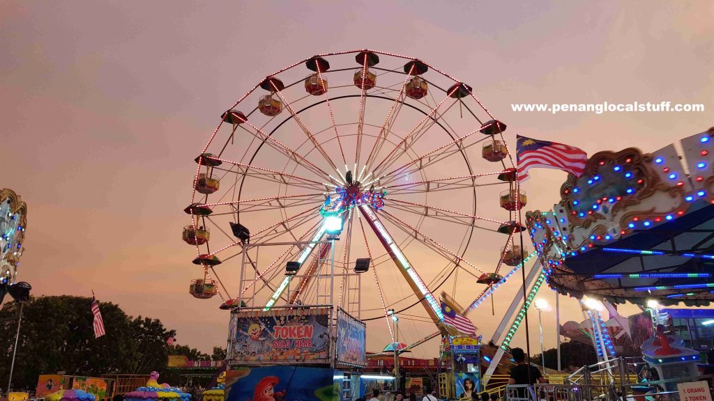 Queensbay Mall Fun Fair Ferris Wheel