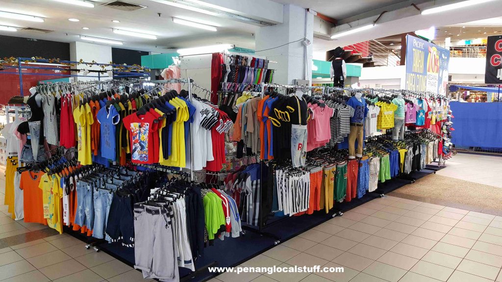 Megamal Pinang Clothing Stalls
