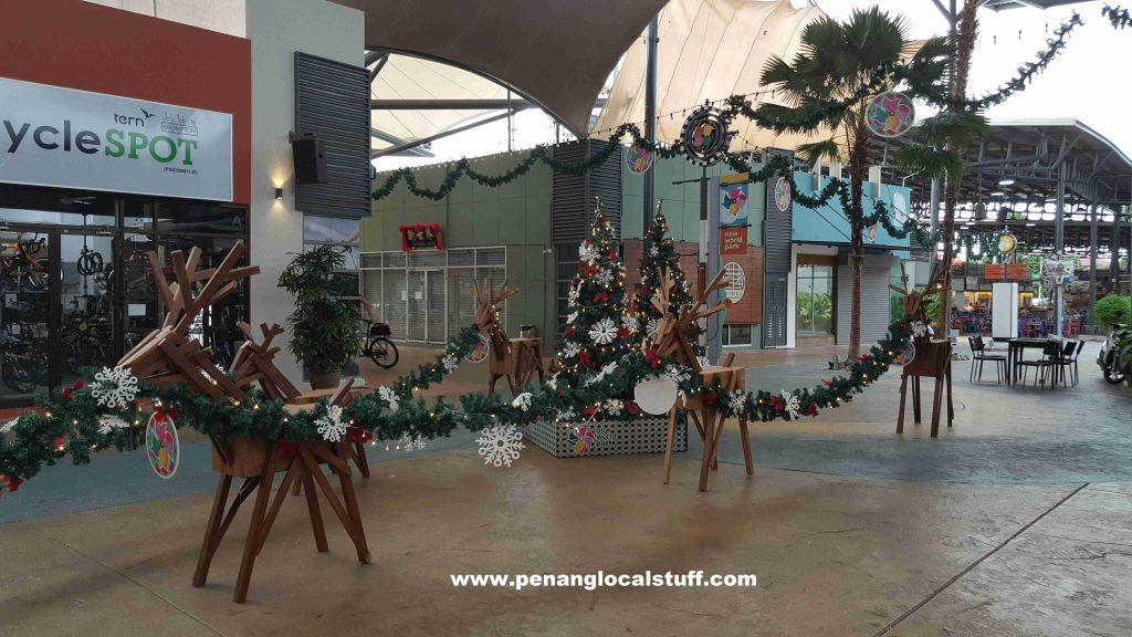 New World Park Christmas Wooden Reindeer Decoration