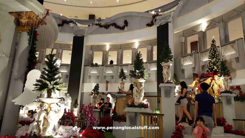 Queensbay Mall Christmas Decorations Small Statues