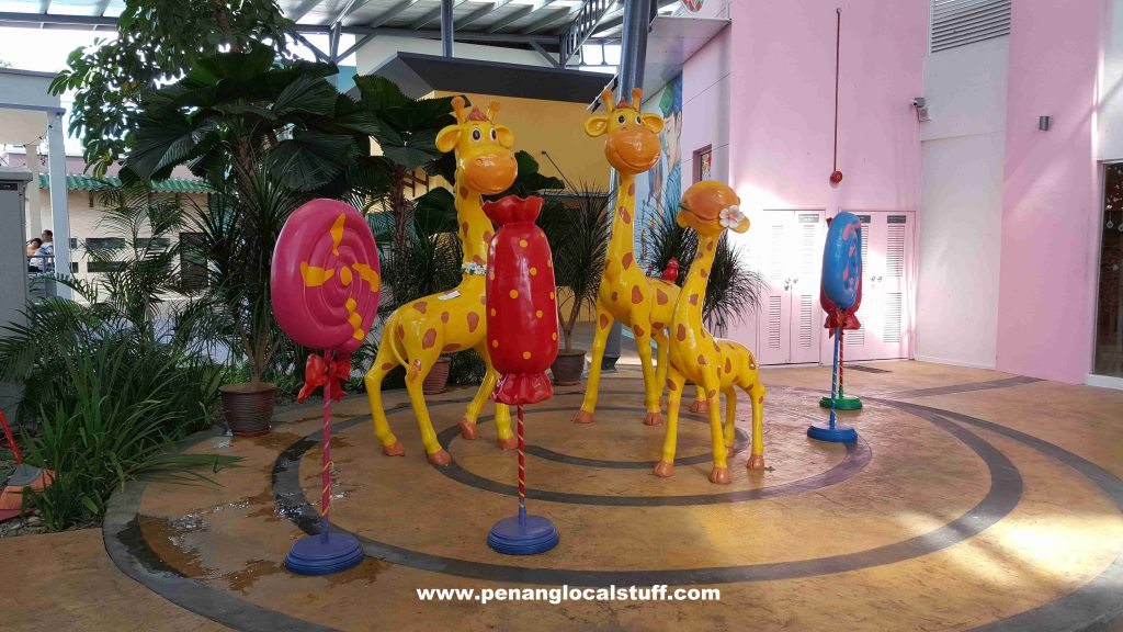 Candyland Penang Giraffe Figurines