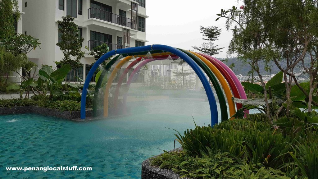 Tree Sparina Swimming Pool With Water Sprinklers