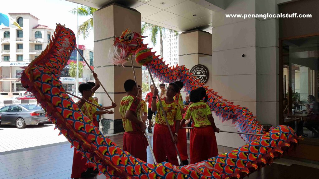 Island Plaza CNY 2018 Dragon Dance Performance