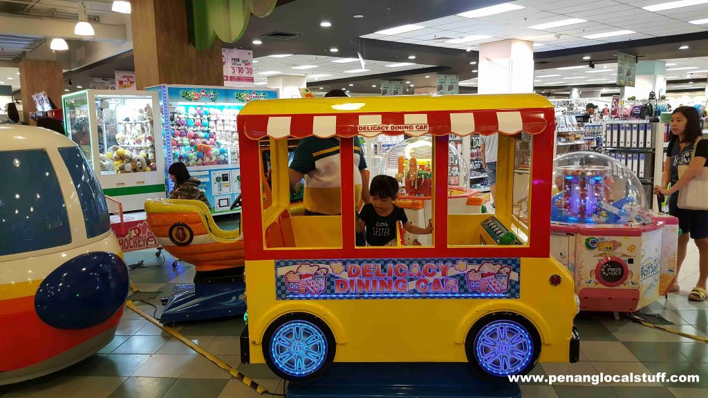 Molly Fantasy AEON Queensbay Mall - Dining Car Ride