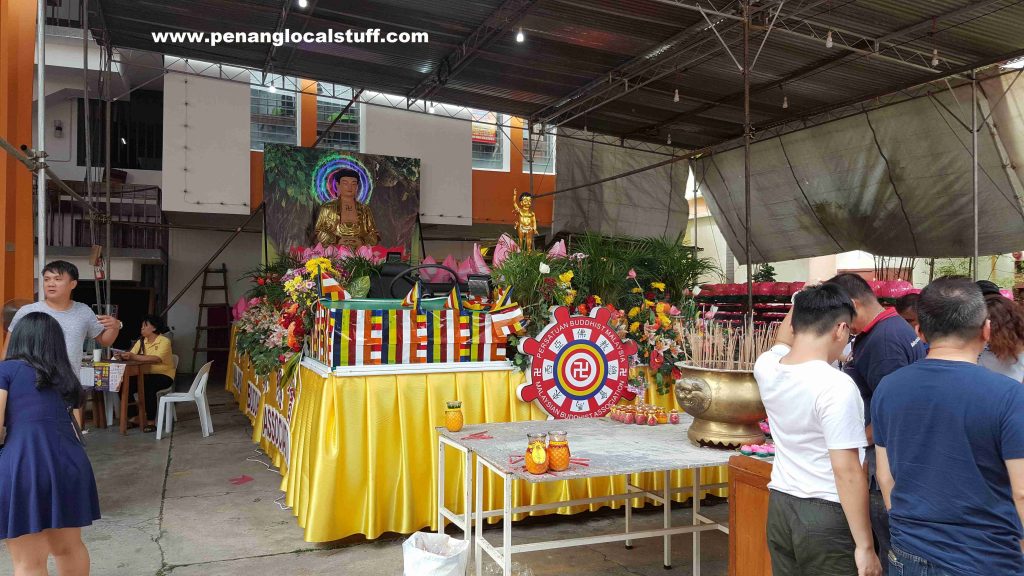 Wesak Day At Malaysian Buddhist Association - Praying