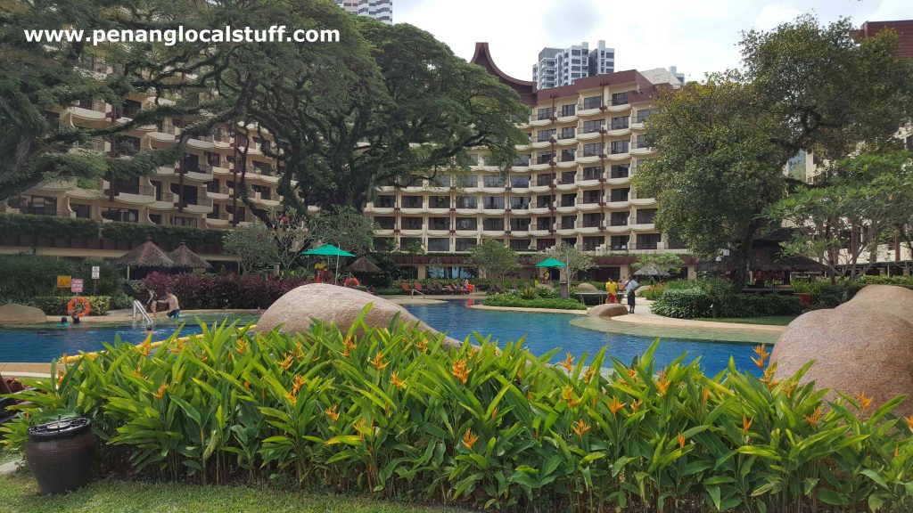 Shangri-La's Rasa Sayang Resort Swimming Pool