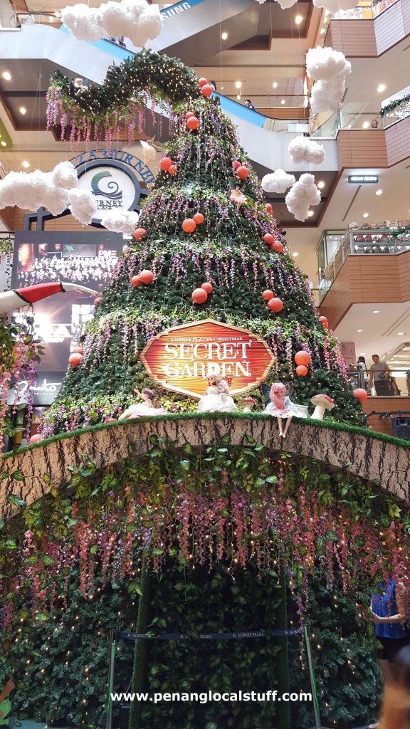 Gurney Plaza Elf Hat Christmas Tree
