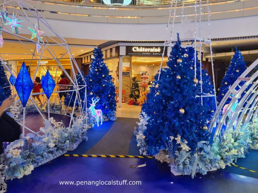 Queensbay Mall Christmas Decorations