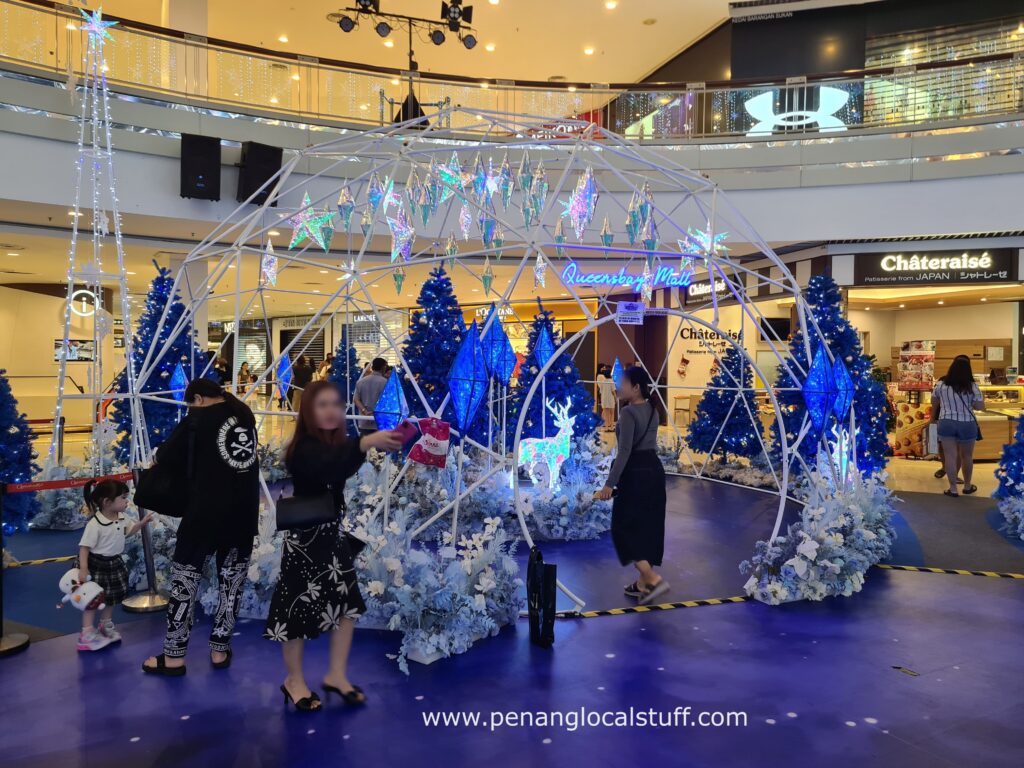 Queensbay Mall Christmas Decorations